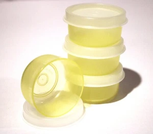 Tupperware Smidgets Set di 4 contenitori da viaggio 1 oz. Giallo puro vintage NUOVO - Foto 1 di 1
