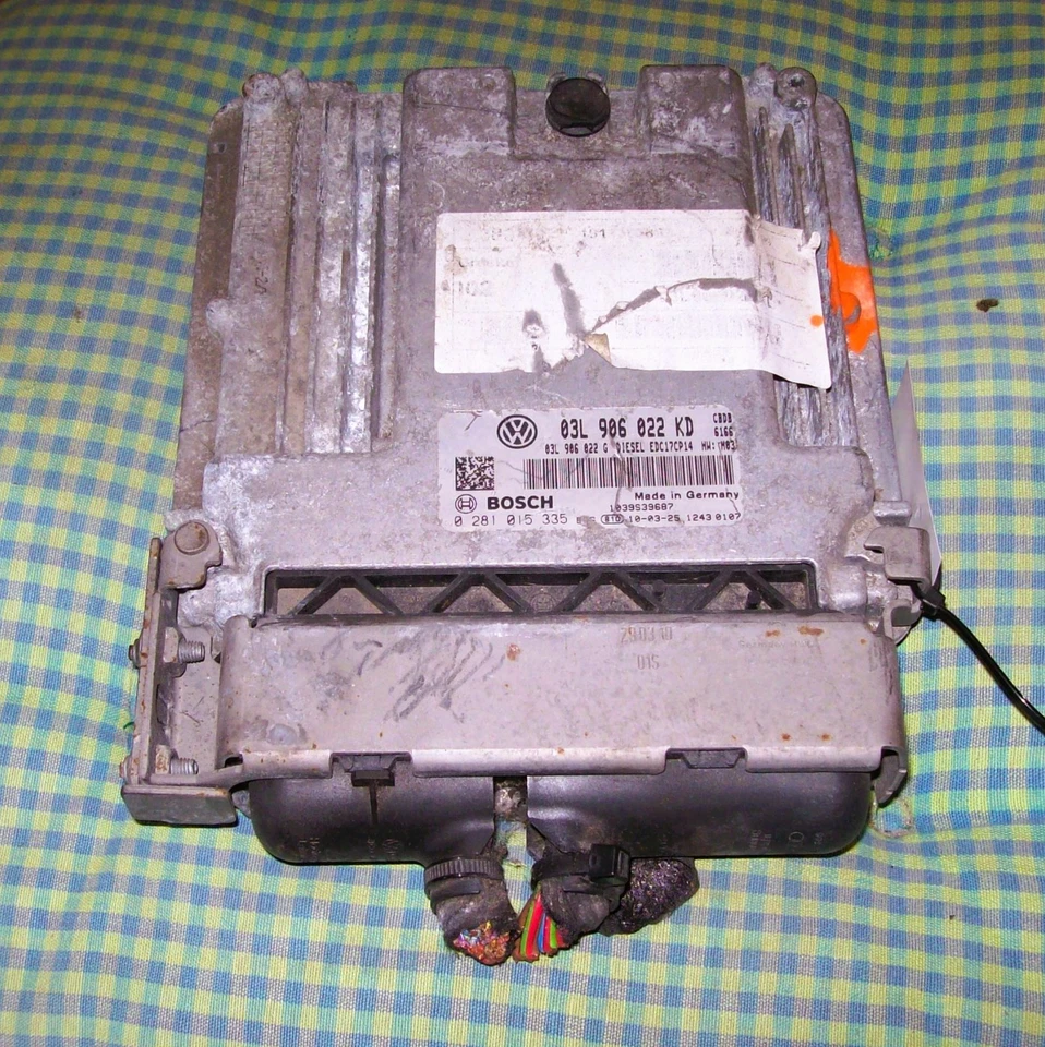 Centralina motore VW Scirocco 2.0 TDI CBDB 03L906022KD 0281015335 EDC17CP14 2010 - Immagine 1 di 1