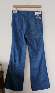 Pantalones de mezclilla vintage Levis años 70 Movin On acampanados azul lavado talla 31 sin existencias nuevos con etiquetas - Imagen 1 de 10