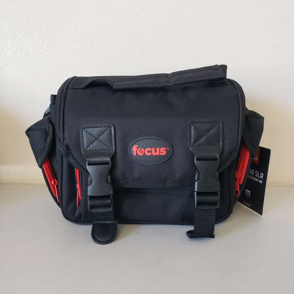 Focus Deluxe SLR черный мягкий подкладка камеры сумка и несколько аксессуаров, приключения - Изображение 1 из 4