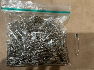 Safety Pins for Crafts or Sewing-size 4- Silver- 260 pieces-NIB - Picture 1 of 3