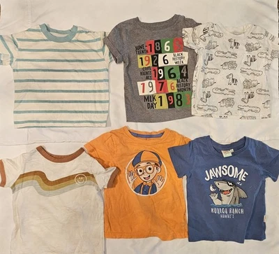 Lote de 6 camisetas para niños de marcas mixtas ideales para guardería o extras preescolares  Foto 1 de 4