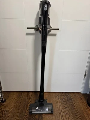 Miele Triflex HX1 Pro Cat & Dog Cordless Bagless Stick Vacuum - Image 1 of 4