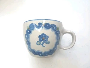 M.A. vintage Tazza da caffè o tè Hadley in gres floreale dipinta a mano bordo blu - Foto 1 di 11