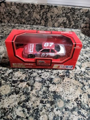 CAMPEONES DE CARRERAS ESCALA 1:24 DIE-CAST STOCK CAR 1993 DENTYNE #87 Joe Nemecheck Foto 1 de 4
