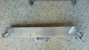 TRAVERSA SCOCCA LASTRATA/CRASH BOX POSTERIORE ALFA ROMEO 4C 50530917 - Imagen 1 de 7