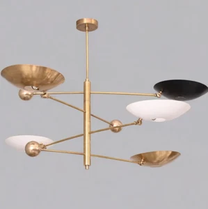 Elegante colgante de 5 luces Mid-Century moderno latón crudo araña Sputnik perfecta - Imagen 1 de 6