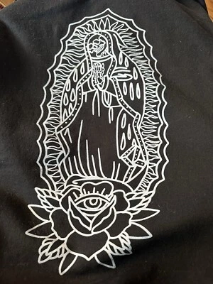 Sudadera con Capucha VIRGEN DE GUADALUPE Grande NUESTRA REYNA Negra con Rosas Calavera Foto 1 de 4