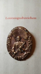 DDR Leistungsabzeichen der NVA mit Urkunde  - Bild 1 von 3