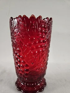 Jarrón Imperial Glass IG rojo rubí vidrio prensado uvas y hojas 6H"x3.5"W - Imagen 1 de 7