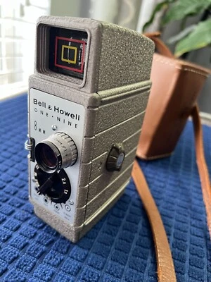 Cámara de película Bell & Howell de 8 mm de colección, funciona bien, estuche original, 10 mm f-1,9 Foto 1 de 4