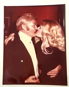 Rip Taylor Sally Struthers Kissing Color Photo 1970's Peter Borsari Photographer - Picture 1 of 6