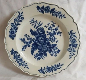 EARLY WORCESTER PLATE. BLUE & WHITE TO BASE .CIRCA 1760-1770. PINE CONE - Picture 1 of 6