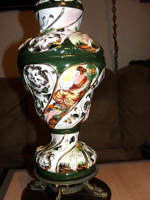 LÁMPARA DE MESA DE CERÁMICA ITALIANA PERFORADA ESTILO CAPODIMONTE 🏵️ QUERUBÍN PUTTI ITALIA DE COLECCIÓN Foto 1 de 4