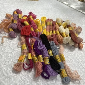 DMC Floralia Laine teilbar 100 % Wolle Knäuel Crewel Nadelspitze Garn 30+ Posten - Bild 1 von 5