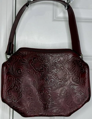 Bolso de mano octágono Victoria’s Secret borgoña cachemir imitación cuero Foto 1 de 4