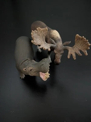Figura Animal Alce Schleich Alemania + Figura Hipopótamo 4.5" Resina Dura Goma Foto 1 de 4
