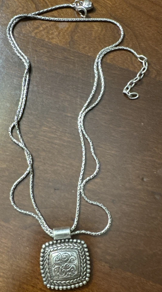 "Collar colgante de astilla cuadrada Brighton Scroll doble hilo ~ dije de corazón ~ 21""" Foto 1 de 4