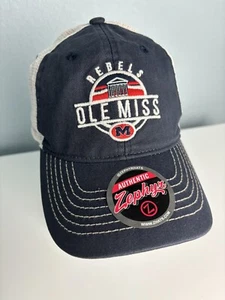 Cappello Zephyr NCAA Ole Miss Rebels ""Landmark"" fattura curva rete lavata ADJ MARCA NUOVO CON ETICHETTE - Foto 1 di 11