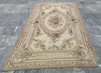 Винтажный французский шерстяной ковер ручной работы Aubusson с игольчатым наконечником с цветочным рисунком 230x128 см - Изображение 1 из 4