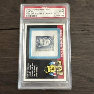 2012 TOPPS HERITAGE #7 ASK NOT THE JFK STORY STAMP COLL. 04/63 PSA 9 - Bild 1 von 5