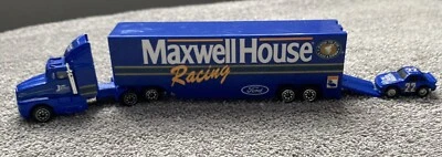 Sterling Marlin #22 Racing Champions 1:87 Scale Transporter With Mini Race Car - Image 1 of 4
