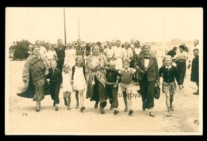 Kellenhusen 1937 - Urlauber marschieren - Ostsee 1930er - Foto-AK 14x9cm - Bild 1 von 2