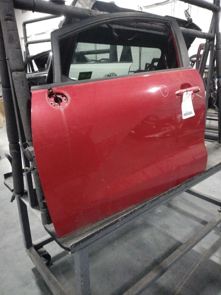 Kia Rio 2013 puerta izquierda 4 puertas hatchback rojo, buen estado, fabricante de equipos originales #92219 Foto 1 de 4