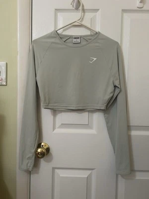 Top corto Gymshark manga larga verde menta con agujeros para los pulgares talla pequeña Foto 1 de 4