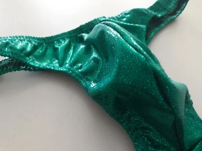 Cueca de biquíni masculina brilhante personalizada tamanho pequeno ou GG feita nos EUA dança, posando maiô - Imagem 1 de 2