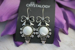 Verspielte Ohrringe Schleife Ohrhänger Glitzer White Opal Weiss Antik Siber - Bild 1 von 2