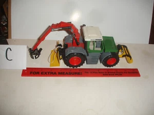 1/32  Siku Fendt Forestry Tractor with Boom & Grapple - Picture 1 of 4