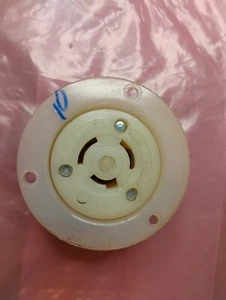 Receptáculo de bloqueo giratorio con brida Hubbell 20A 125/250V 3 polos 3 cables, no NEMA - Imagen 1 de 3