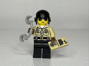 LEGO Series 2 Minifigure: Traffic Cop - TICKET, HANDCUFF - 8684 - Picture 1 of 4