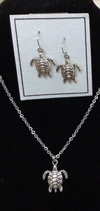 Caprichoso collar de tortuga casero con pendientes colgantes hipoalergénicos a juego - Imagen 1 de 4