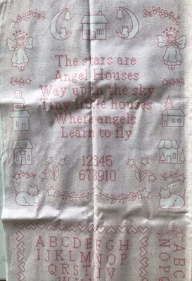 Panel de tela edredón de vidrio Henry “Angel Houses” de Bunny Hill Foto 1 de 4