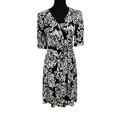 Banana Republic шелковая смесь надежном платье размер маленький черный кремовый цветочный V шеи - Изображение 1 из 4