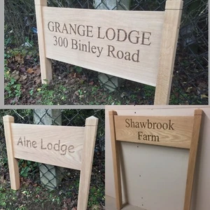 SOLID OAK ENGRAVED UPRIGHT FREESTANDING SIGN OAK POST SIGN ENGRAVED HOUSE SIGN - Picture 1 of 5