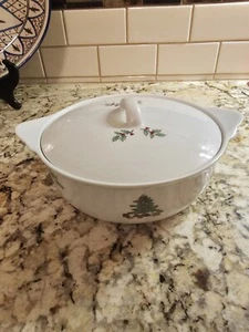 VTG. Holiday Hostess 1.5 QT Casserole dish w Lid - Christmas Tree Design-EX Cond - Picture 1 of 8