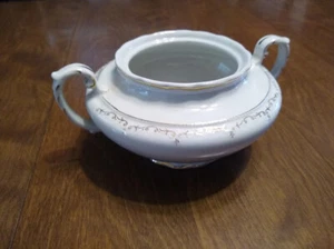 WH Grindley 520 Sugar Bowl with no lid - White/Gold - Picture 1 of 5