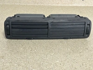 01-05 Volkswagen VW Passat Center Dash AC Air Vents Black OEM - Picture 1 of 3