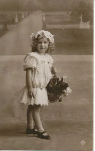 Postal antigua PC26720. Una niña. 1913 - Imagen 1 de 2