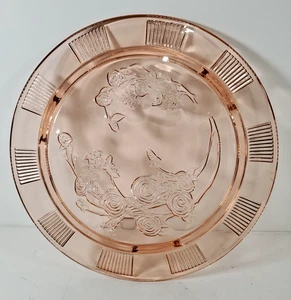 Plato redondo para servir rosas color rosa transparente 11 3/8 pulgadas con patas - Imagen 1 de 10