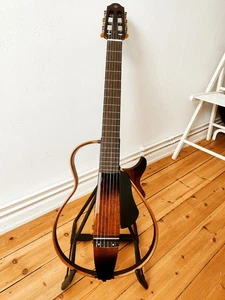 Yamaha SLG200N TBS mit Netzteil und Zubehör - Bild 1 von 5