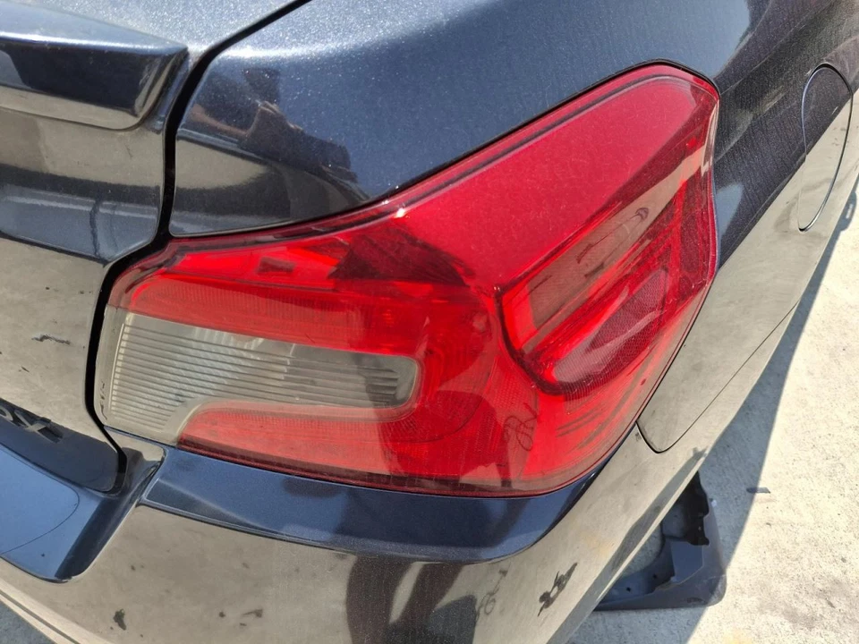 VOLVO V60 2016 Used Passenger Right Tail Light Assembly OEM 166-60823R - Image 1 of 1