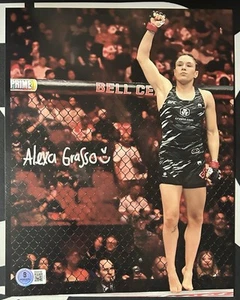 FOTO 8x10 firmada por Alexa Grasso. MMA. Certificado de autenticidad Beckett. UFC FLYWEIGHT CHAMP - Imagen 1 de 2