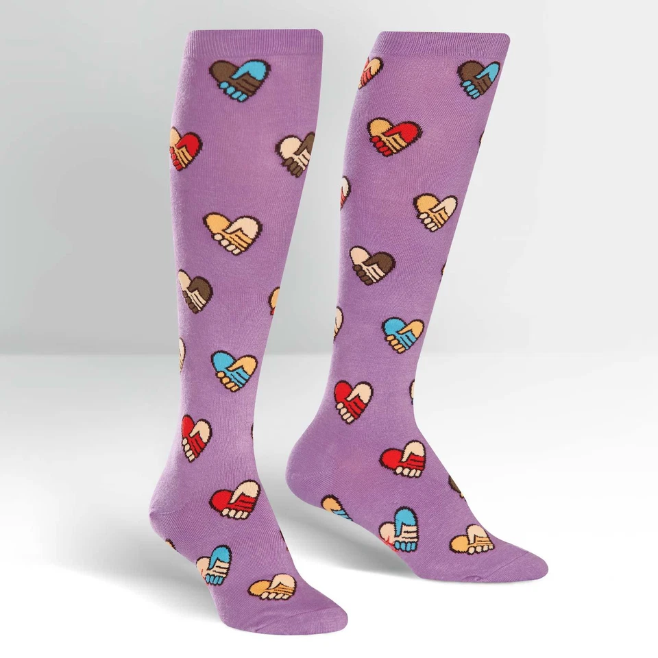 NUEVO CON ETIQUETAS CALCETÍN IT TO ME MANOS A TRAVÉS DE PANTORRILLAS CALCETINES HASTA LA RODILLA DERBY ELEGANTE CORAZÓN PÚRPURA Foto 1 de 2