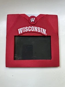 Wisconsin Badgers - NCAA Uniformed Frame for 4"x6" Photos - Picture 1 of 3