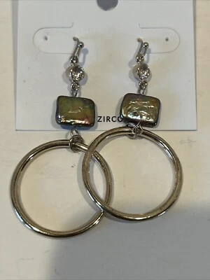 Pendientes de metal machacado tono oro mercado negro de la Casa Blanca circonitas cúbicas nuevos con etiquetas Foto 1 de 3