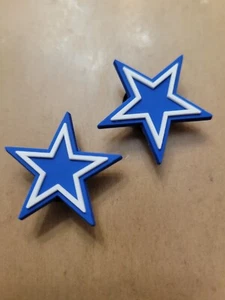 NEW DALLAS COWBOYS Crocs Charms 3D Jibbitz NFL Shoe ACCESSORY 2 STARS FOOTBALL - Picture 1 of 2